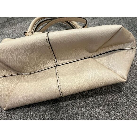 Tory Burch Women's Beige McGraw Dragonfly Drawstring Leather Tote Handbag NWT - Picture 8 of 10